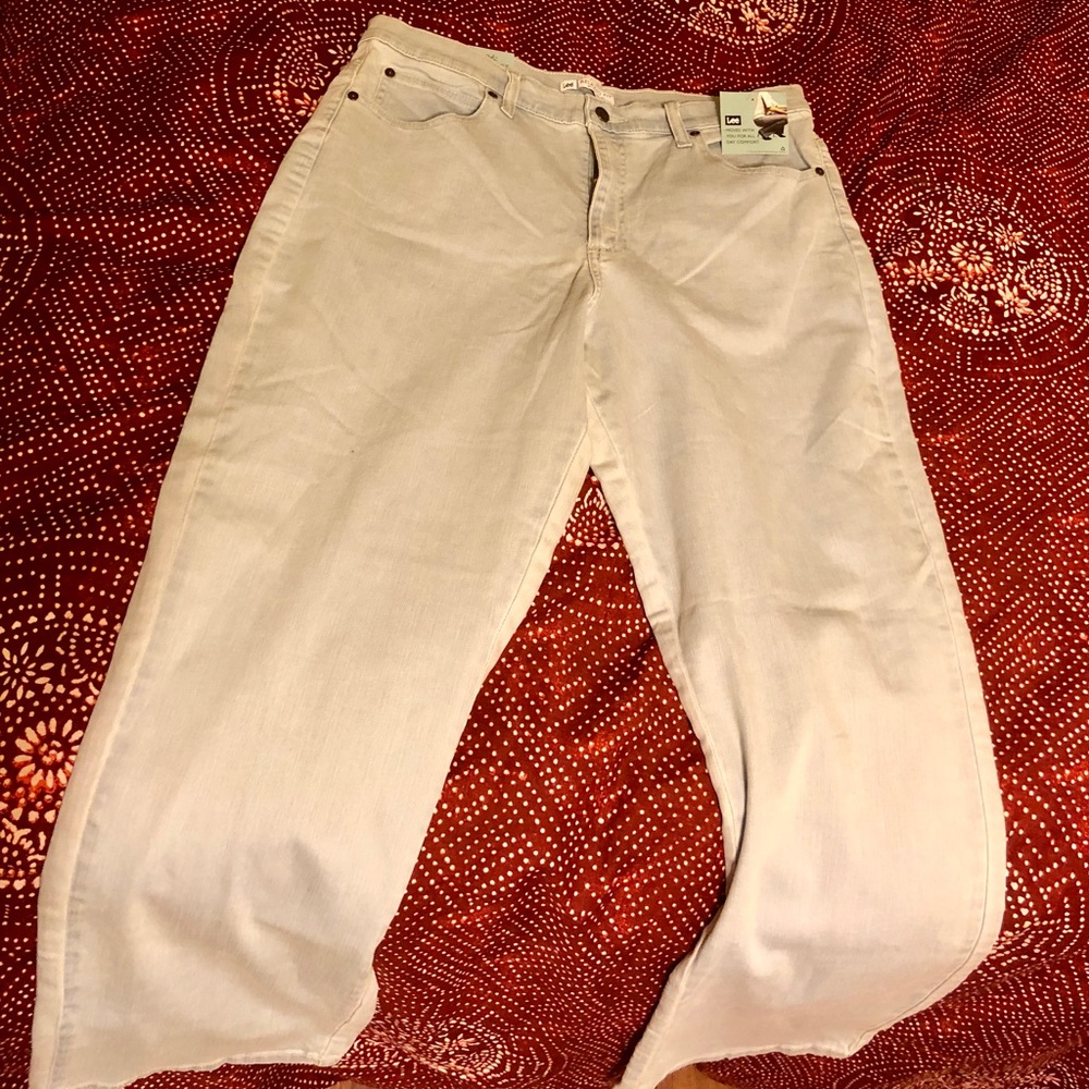 Lee relaxed fit straight leg sz 16 Medium jeans